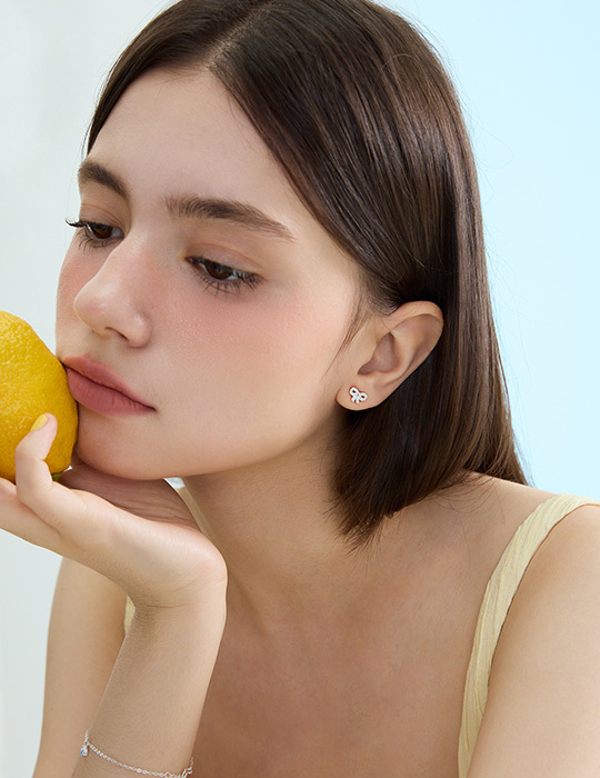 【925純銀】閃爍排鑽緞帶。針式耳環