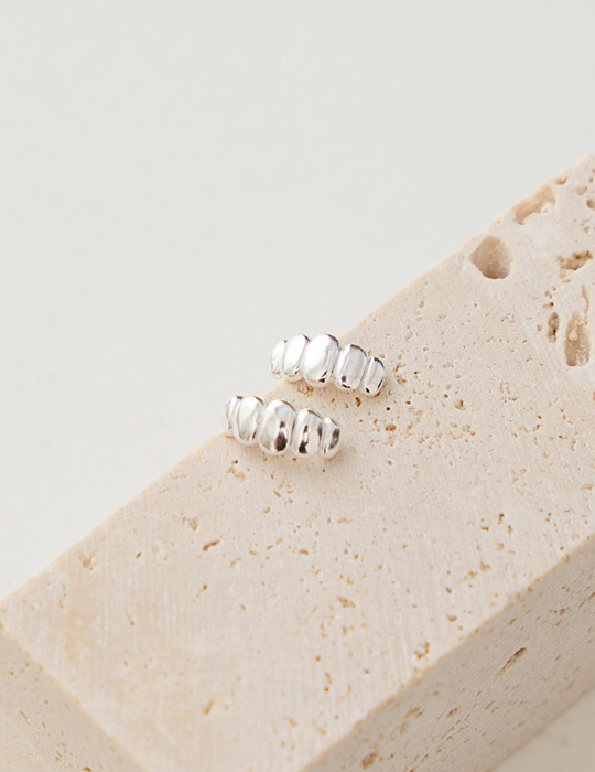 【925純銀】橢圓雲朵。針式耳環