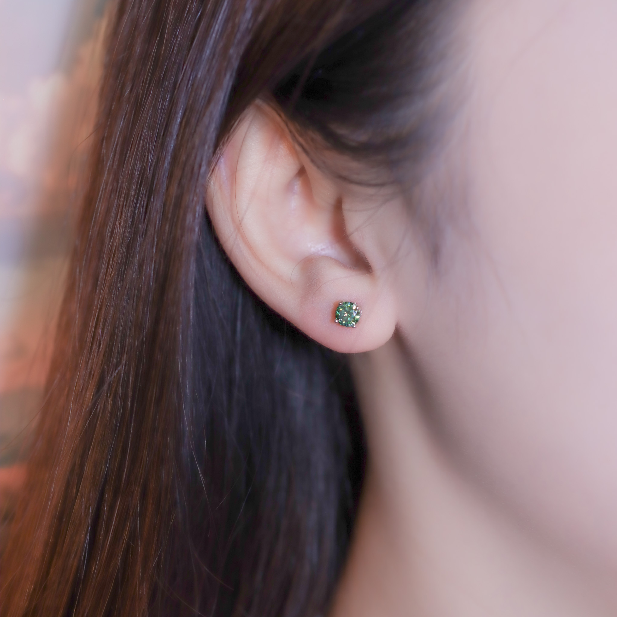 | 925純銀・厚鍍白金・莫桑石 | 鑽光精靈耳環（藍色/祖母綠/橄欖綠） | EA0987 |