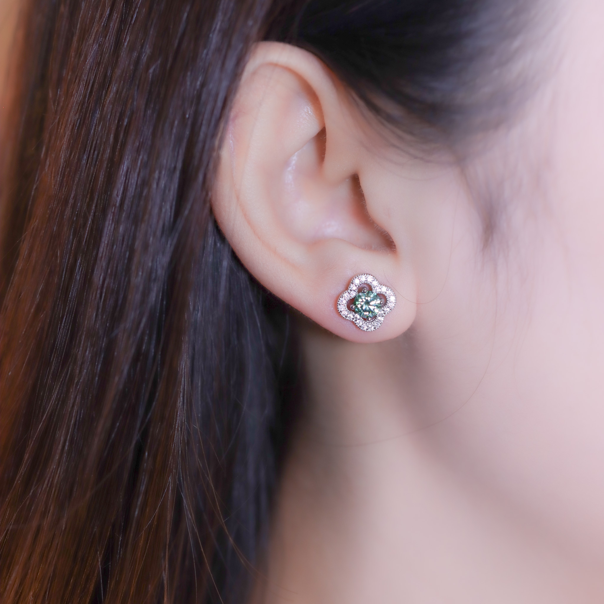 | 925純銀・厚鍍白金・莫桑石 | 鑽光幸福耳環（藍色/綠色） | EA0986 |