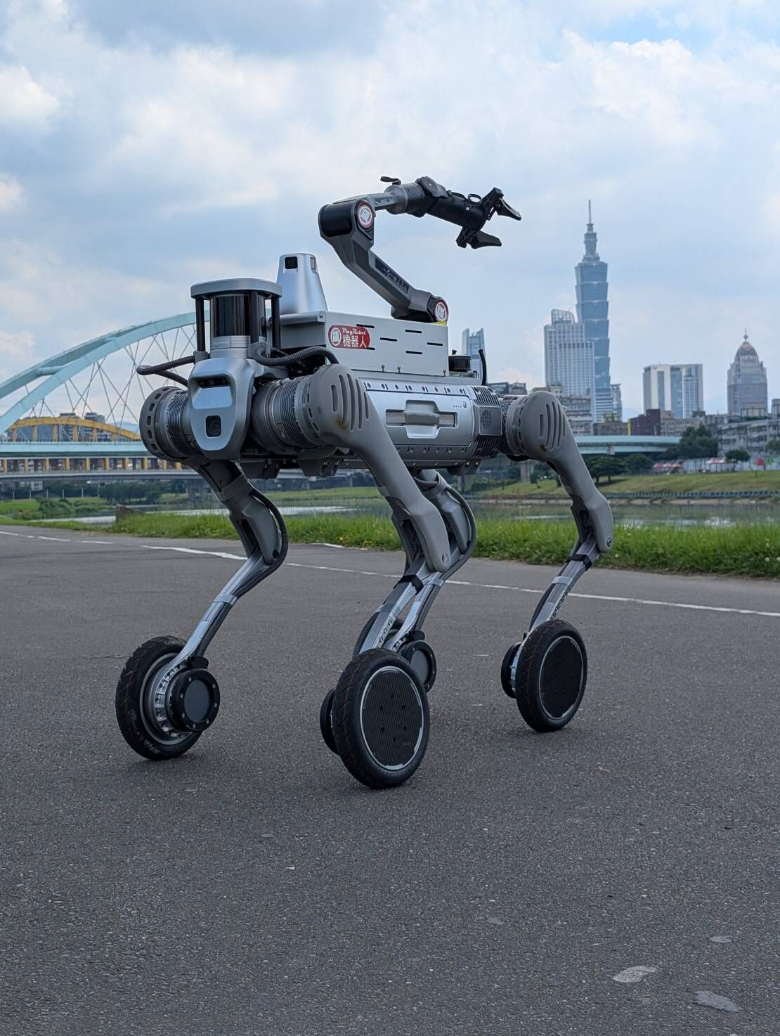 Unitree B2-W 工業級 輪足機器狗 (宇樹原廠指定代理)