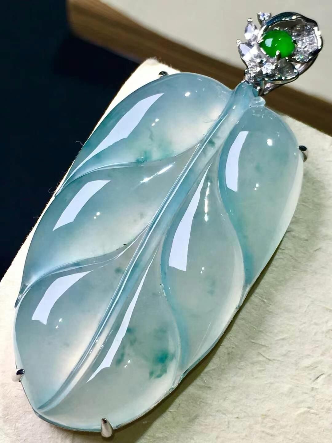 519373 翡翠玉葉吊墜