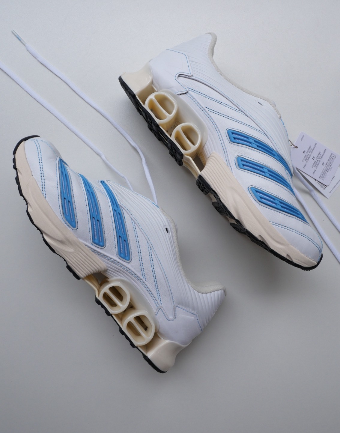 KITH x adidas 白藍聯名足球鞋