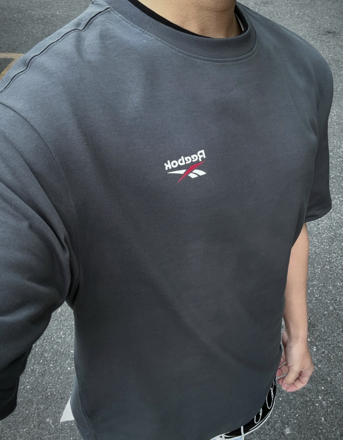 Reebok 美式Logo黑色寬鬆短T