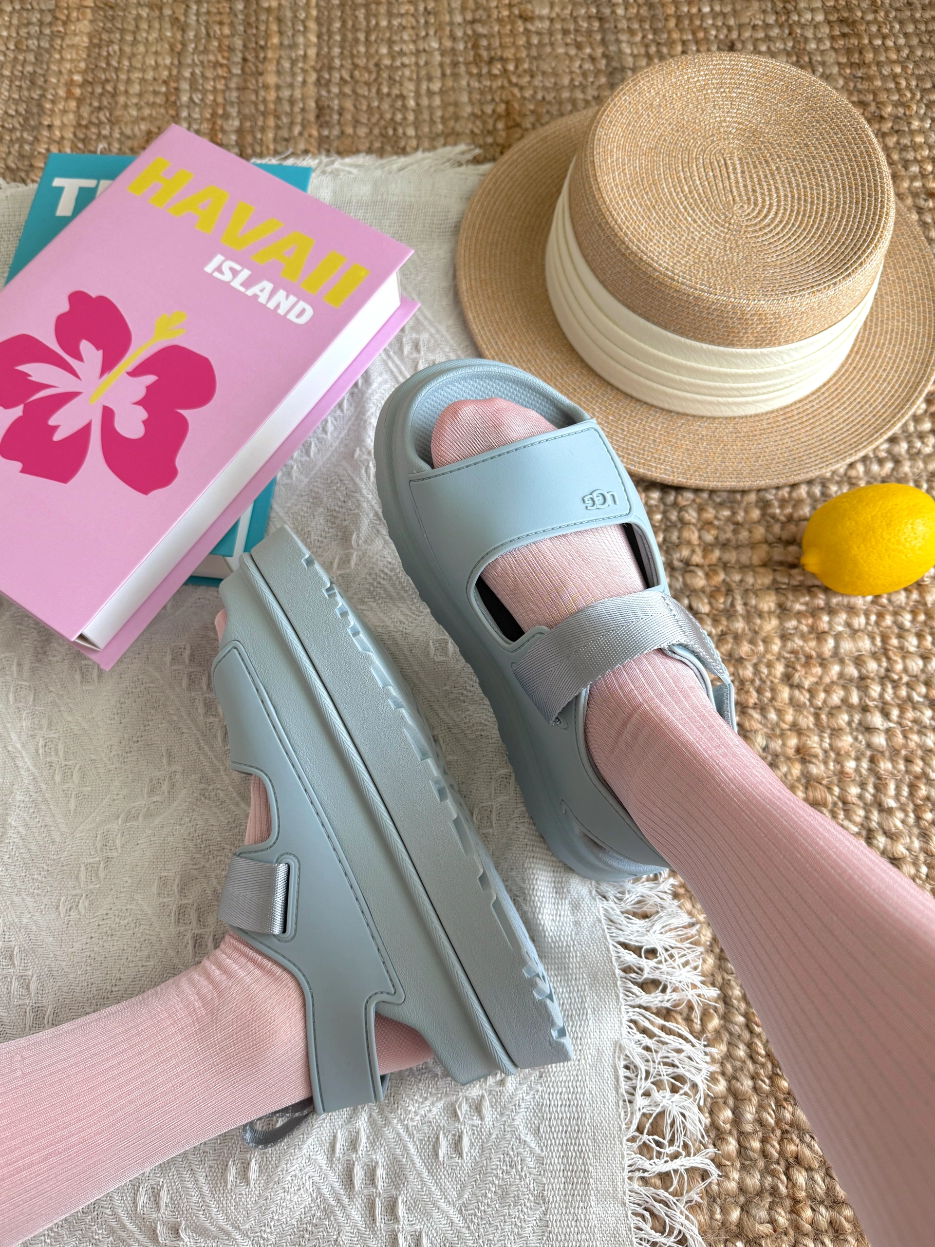 UGG GOLDENGLOW 寶寶藍 灰藍 涼鞋 防潑水 輕量 NEWJEANS HANNI代言同款 女鞋 / 預購