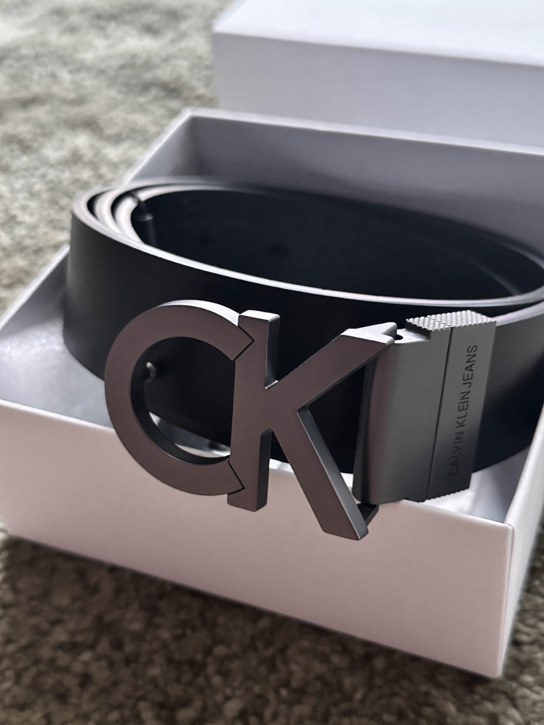 CALVIN KLEIN 簡約雙面平滑扣 牛皮皮帶