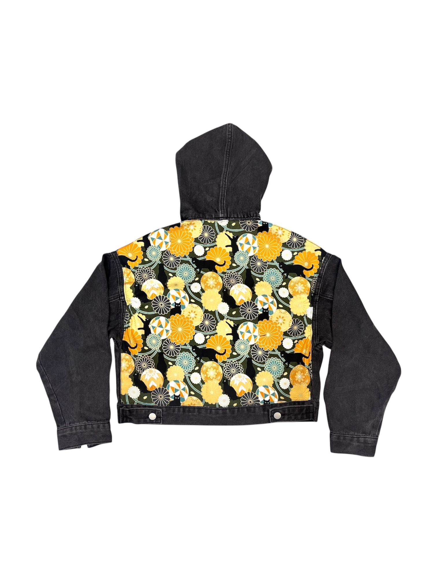 Annstudio / 圖騰布連帽短外套