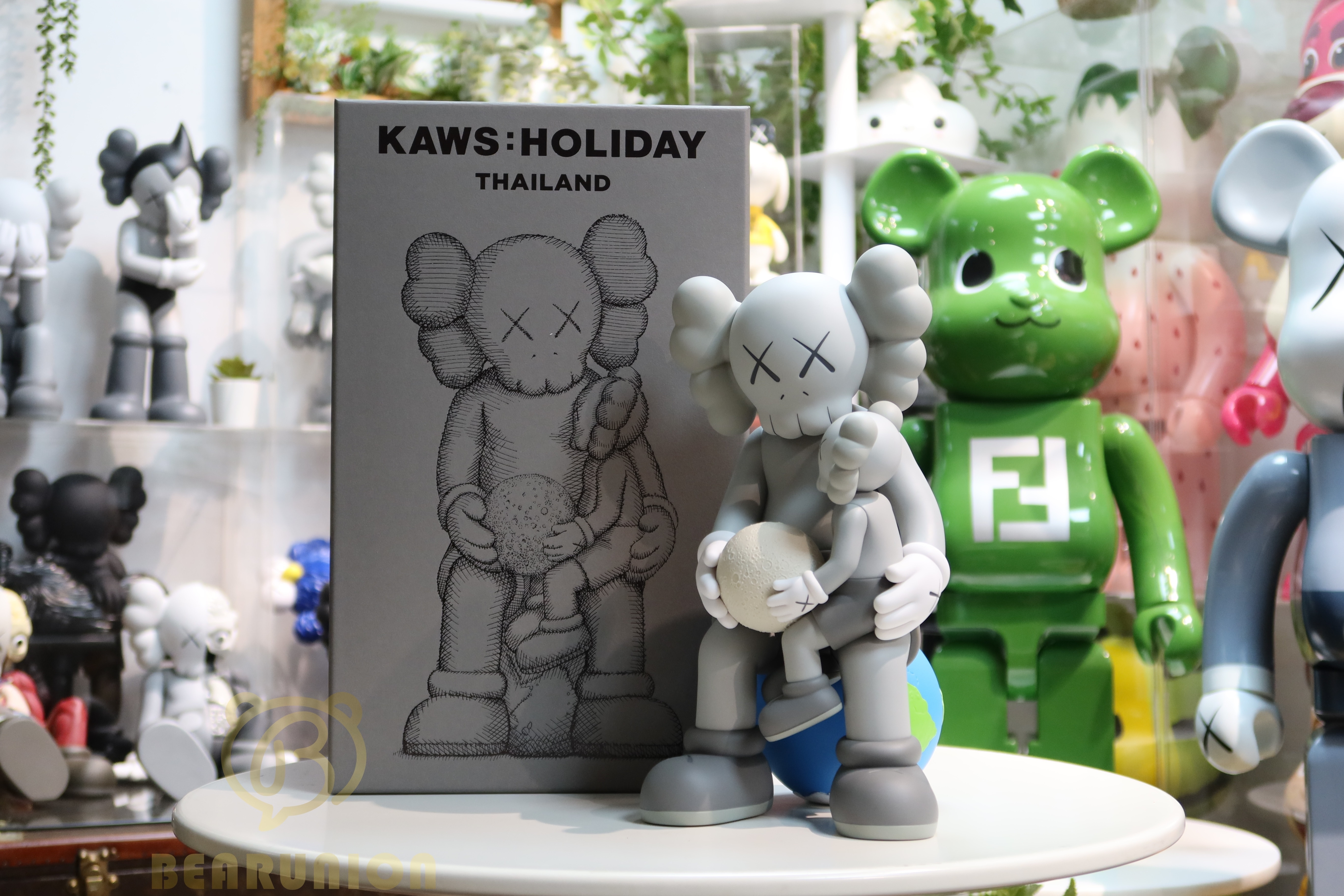 🥇現貨🥇KAWS:HOLIDAY THAILAND - Grey