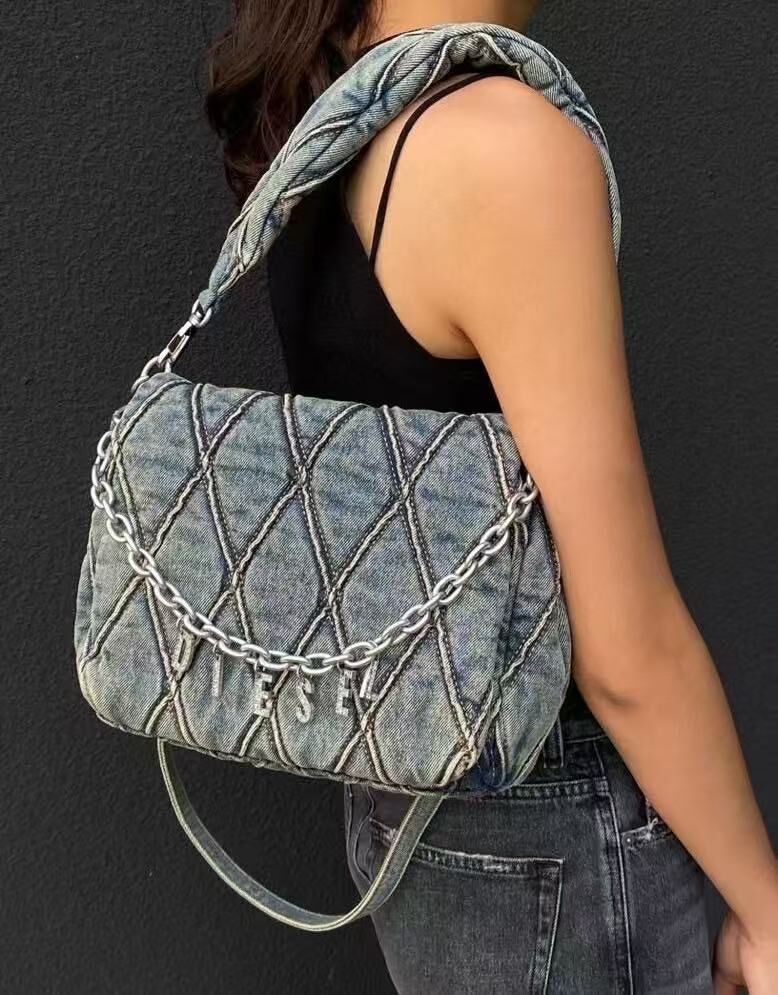 DS11 牛仔藍中號流浪包 -T