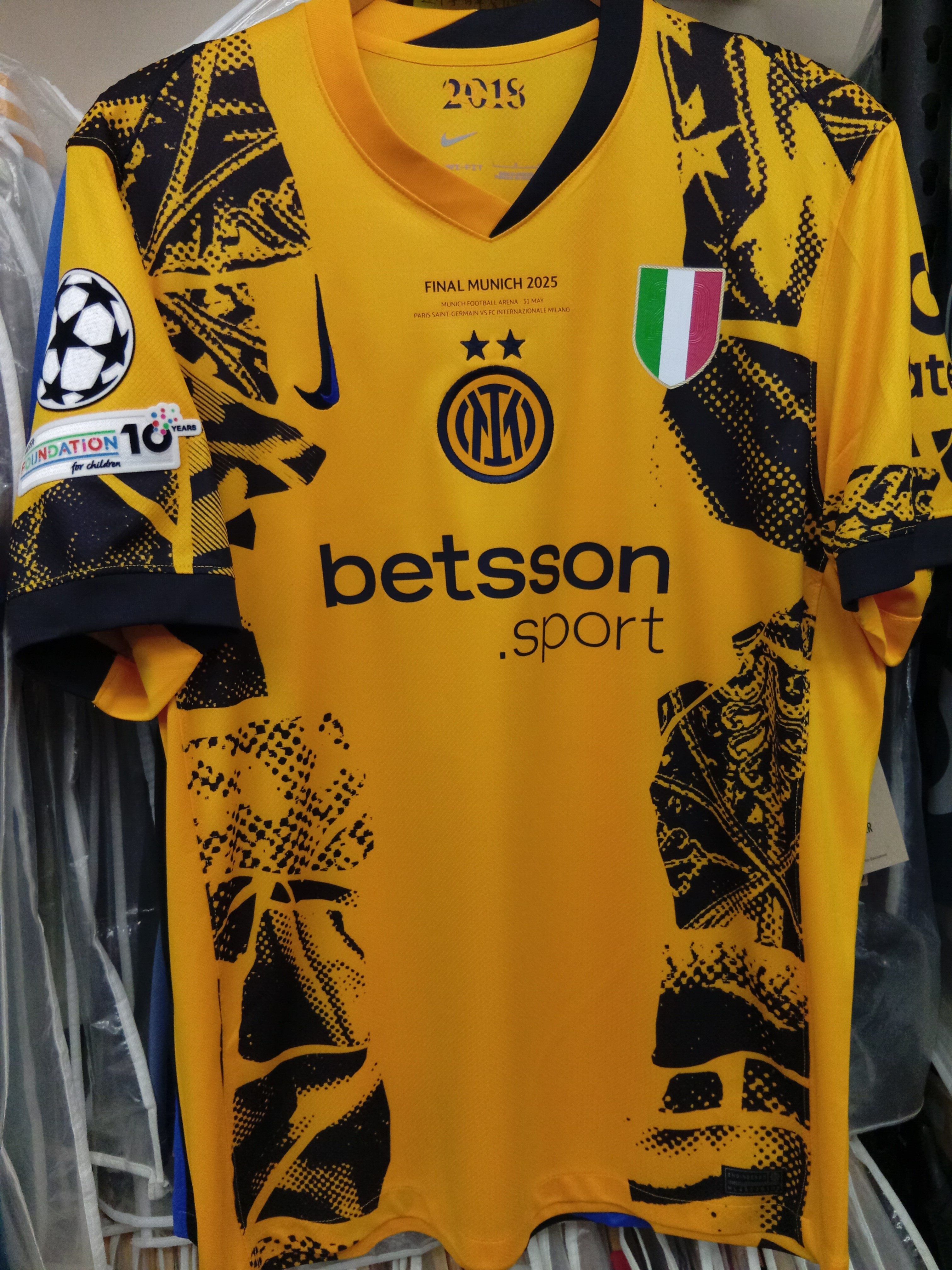 24-25國際米蘭二客歐聯決賽球迷版球衣