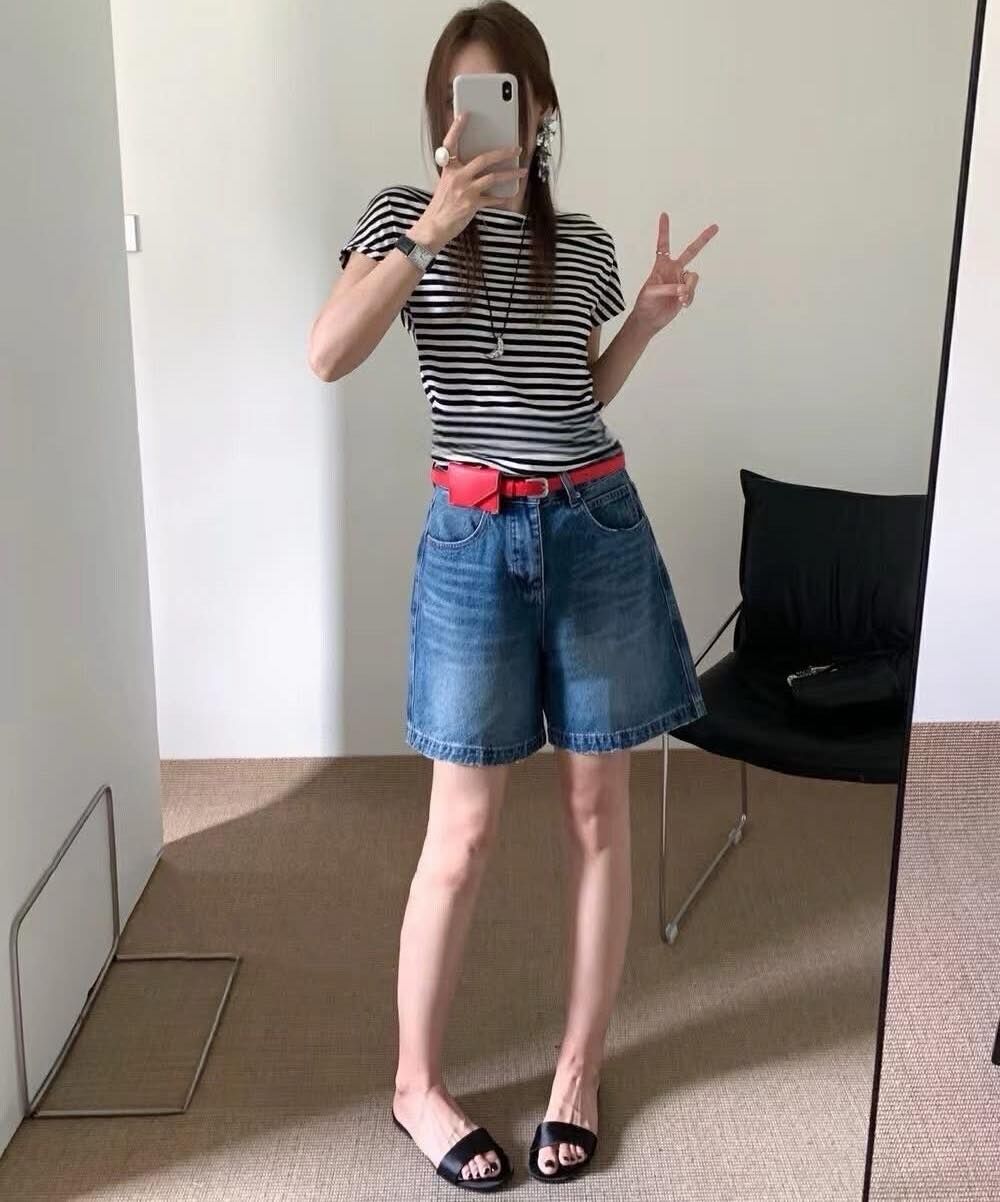 【時髦顯瘦的附腰包皮帶造型牛仔5分褲】（現貨）