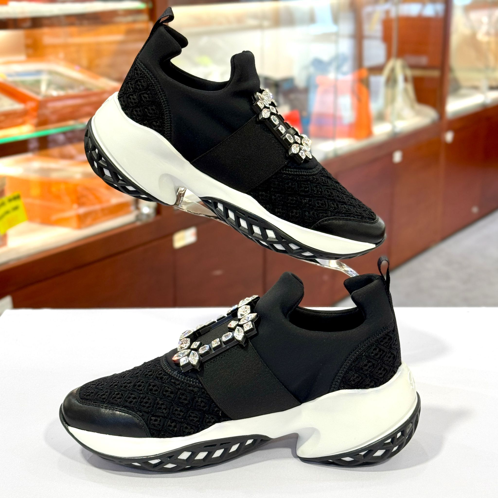 全新Roger Vivier運動鞋 37.5碼 RVW50624180KOTB999 黑色水晶扣/橡膠厚底RV波鞋 #BRAND NEW #香榭站正品