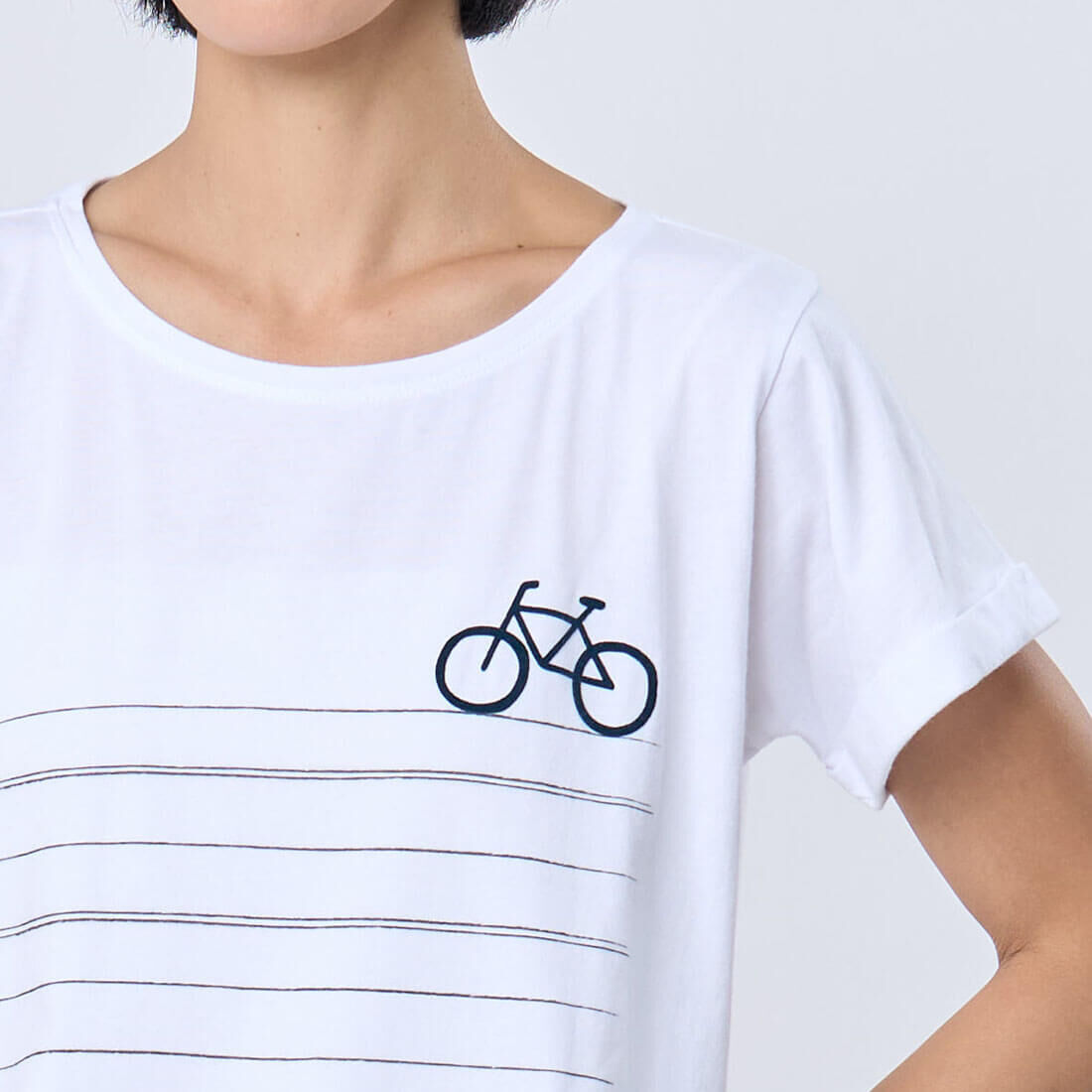 腳踏車寬版反褶方袖女T/白
