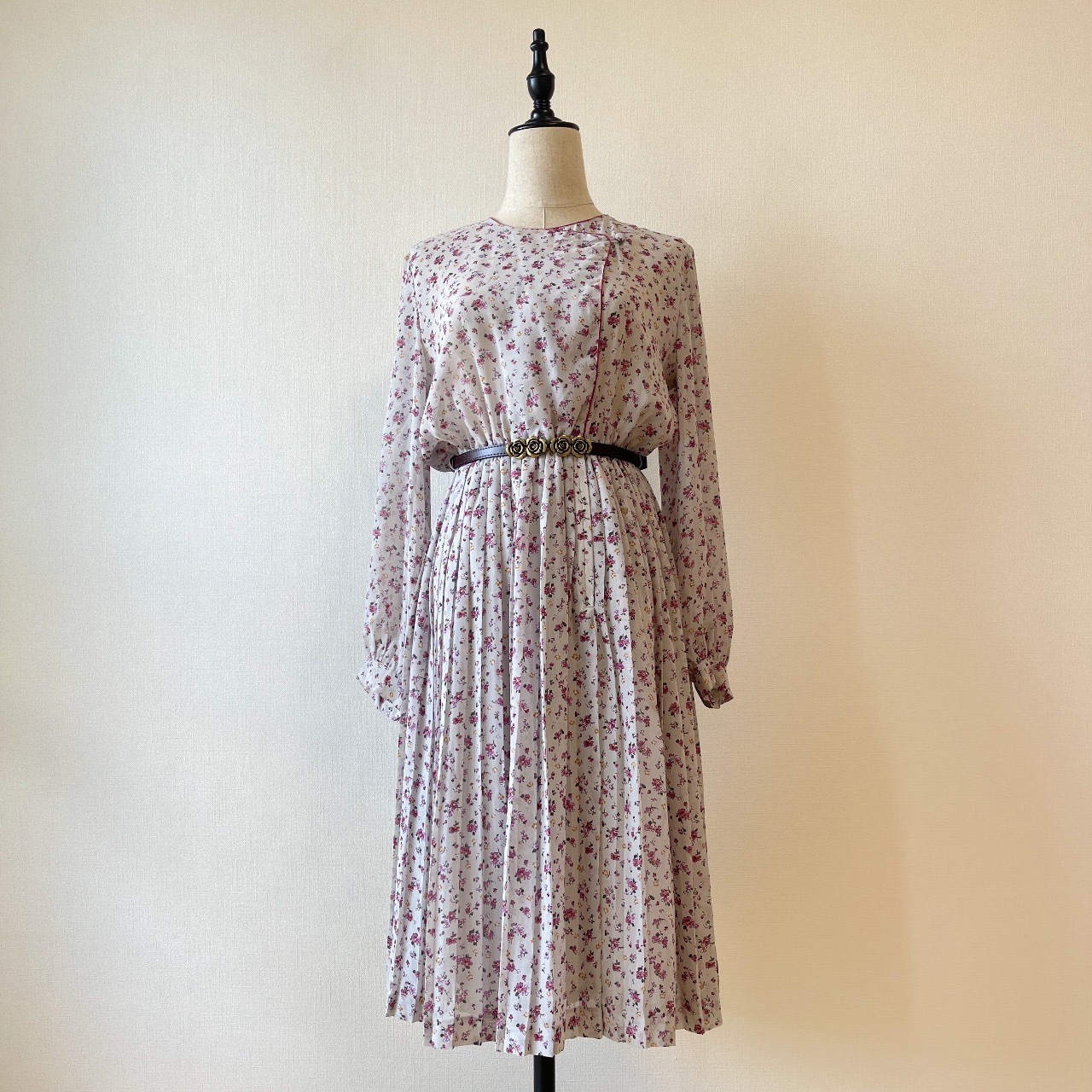 灰色清雅小碎花側襟設計連身裙