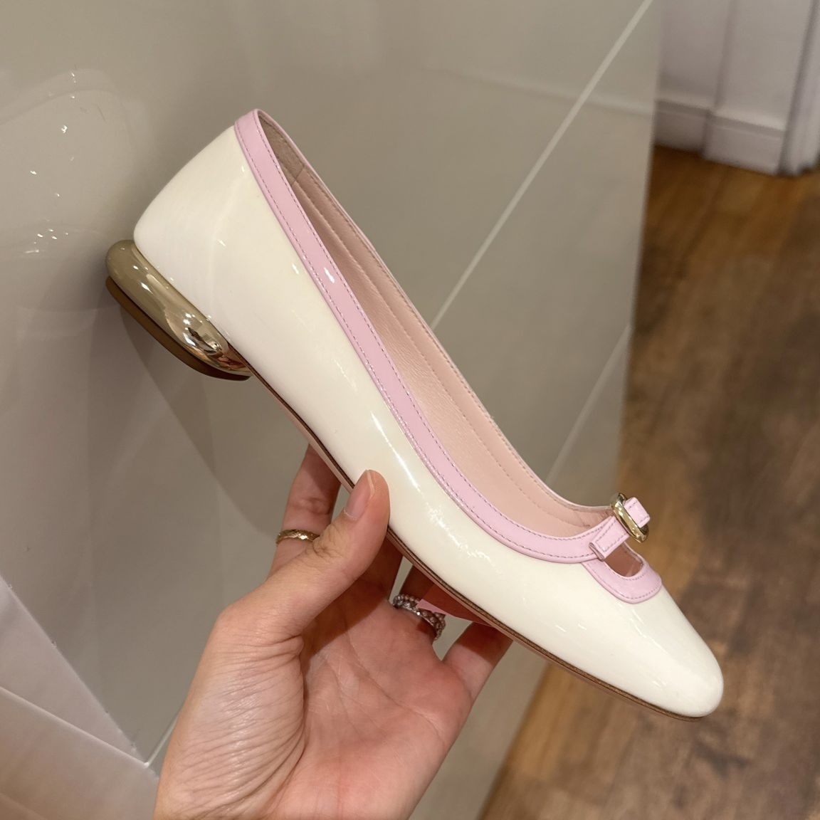 Roger Vivier RV mini choc ballerina flats Cream Pink