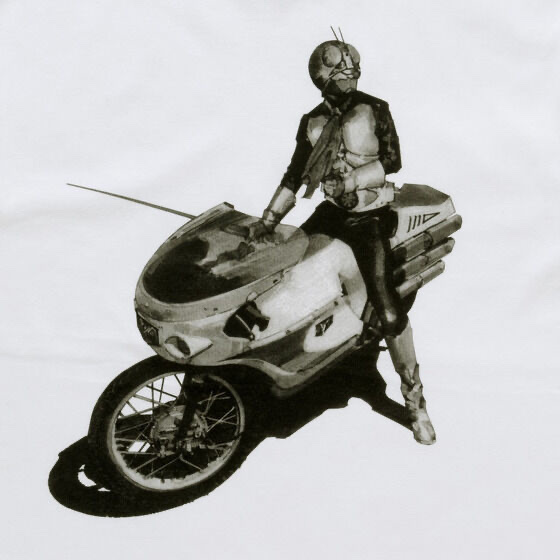 230870 Pbandai 預訂 2025/7月 菅原芳人計画　仮面ライダー旧1号Tシャツ＜来るべき世界＞