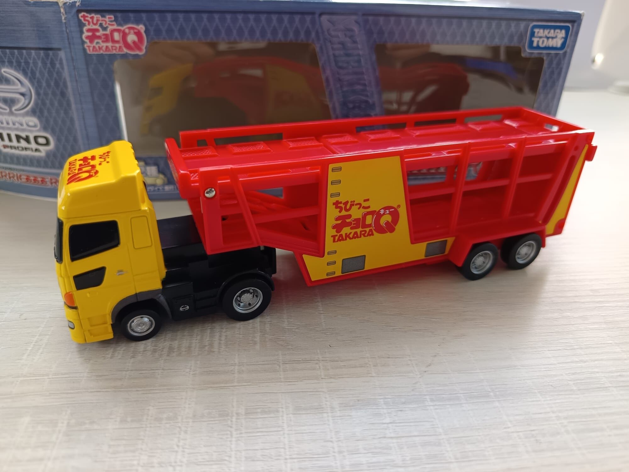 CHORO Q CERRIER CAR YELLOW RED