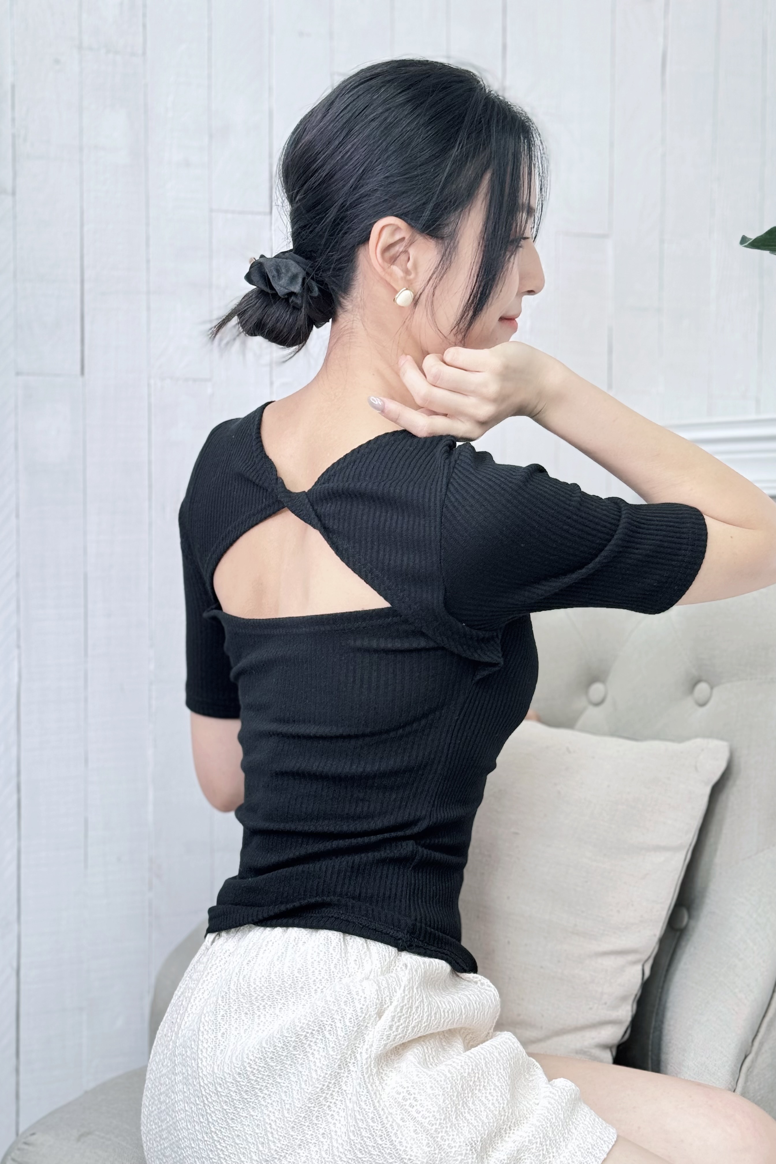 TOP#7293 🤍後少卷特式黑上衣