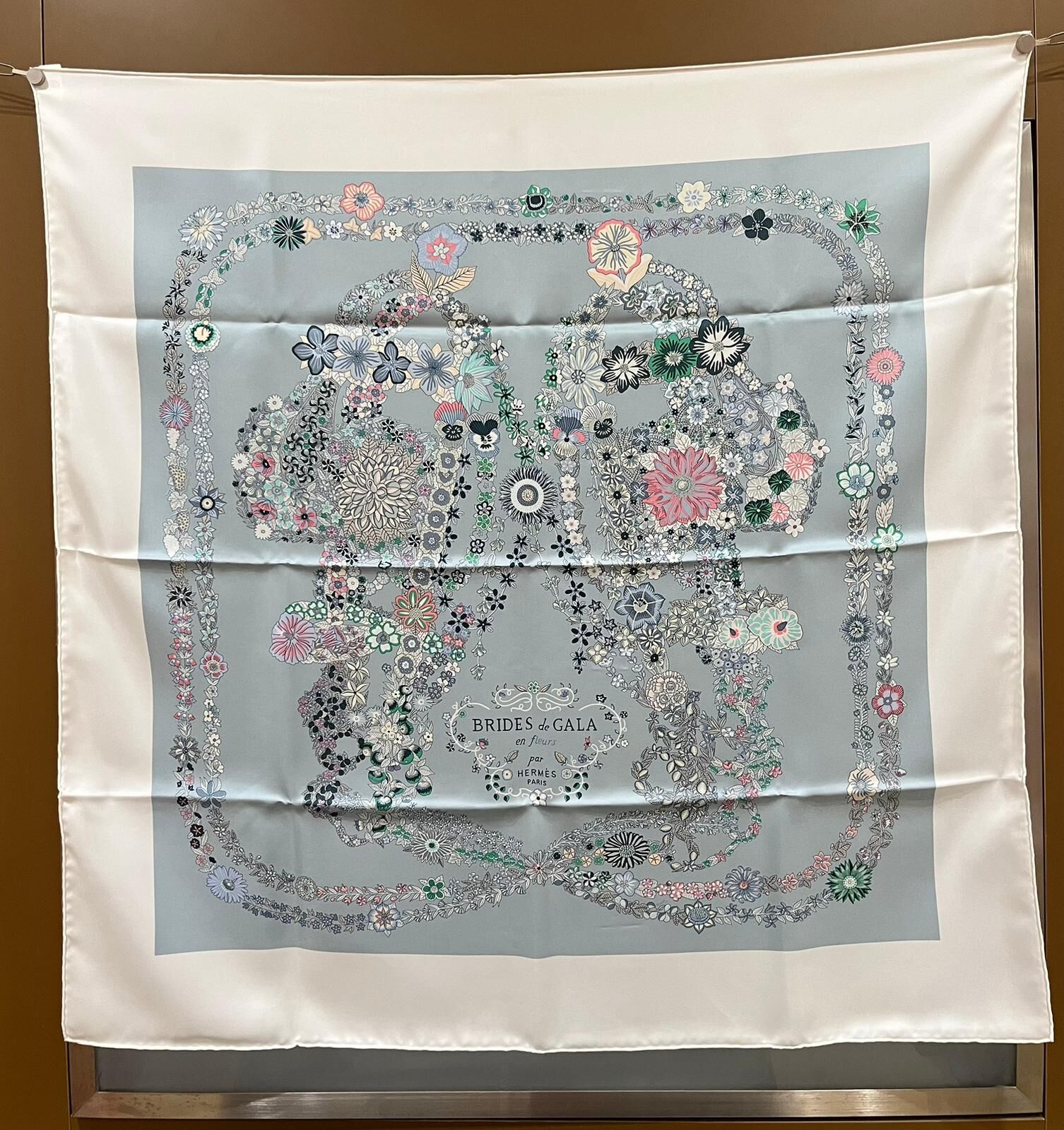 Brides de gala en fleurs sable Blanc / Bleu Glacier / Vert scarf 100%soie 90x90cm