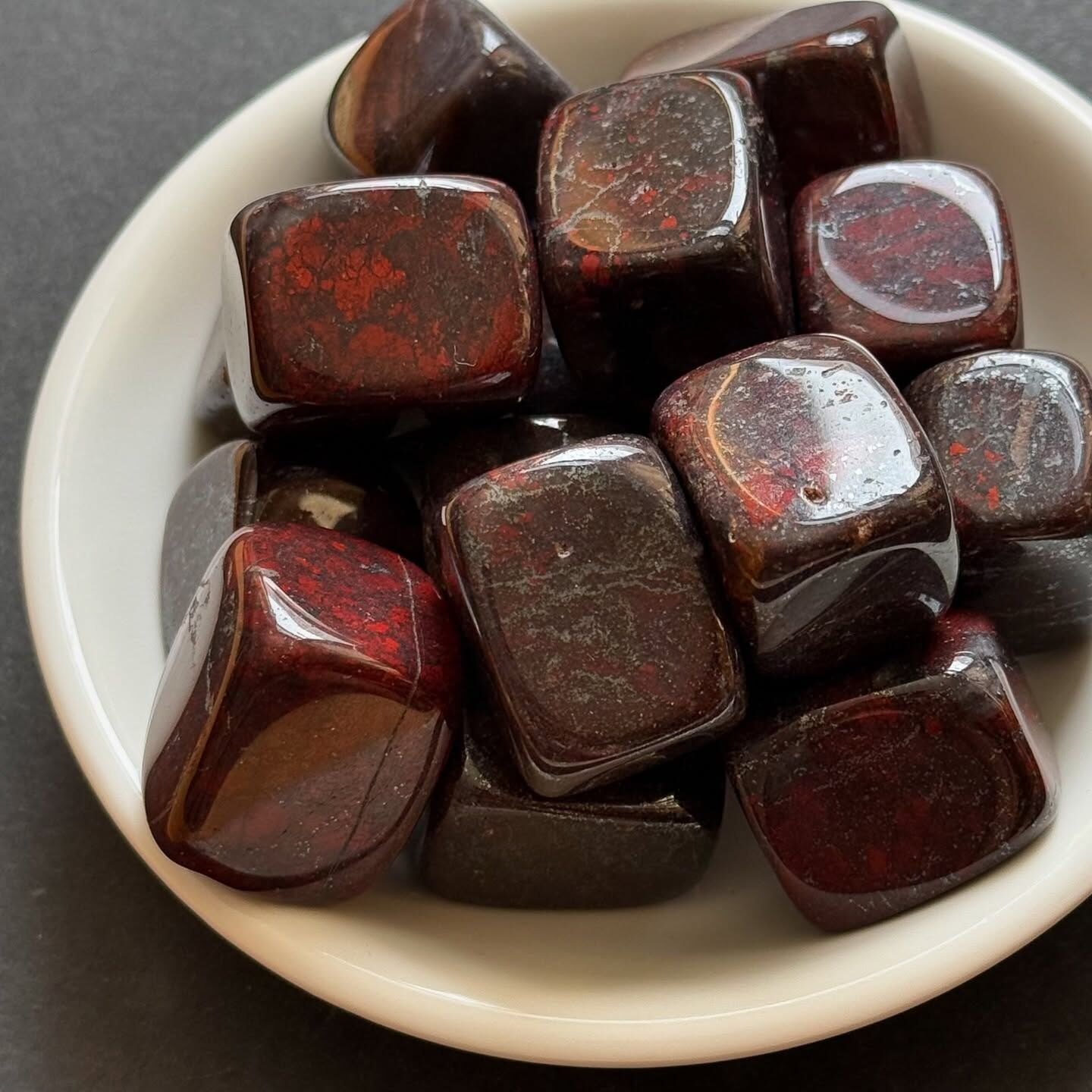 [原石] 紅碧玉赤鐵礦共生 水晶滾石