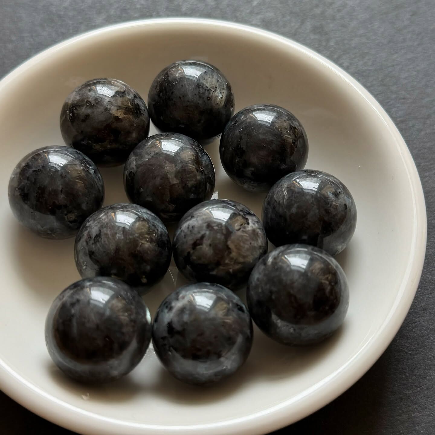 [原石] 歪鹼正長岩 水晶小球