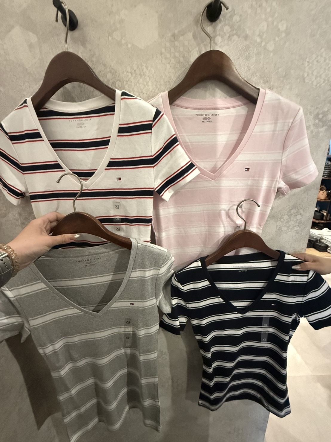 Tommy Hilfiger 女款 V領 橫條紋 短袖上衣