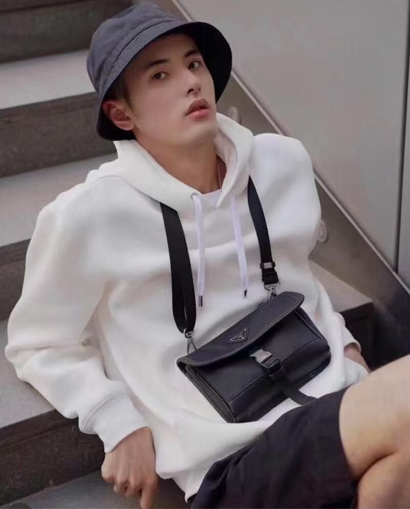 Prada (2ZH108) Saffiano 相機包  -T