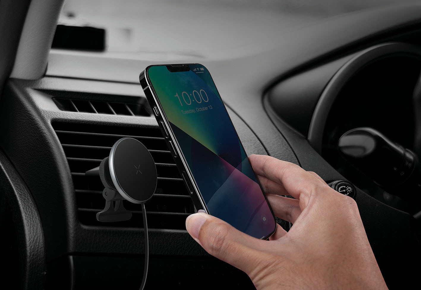 ENERGEA MagDrive 磁吸鋁製車用充電器（桌面/通風口）