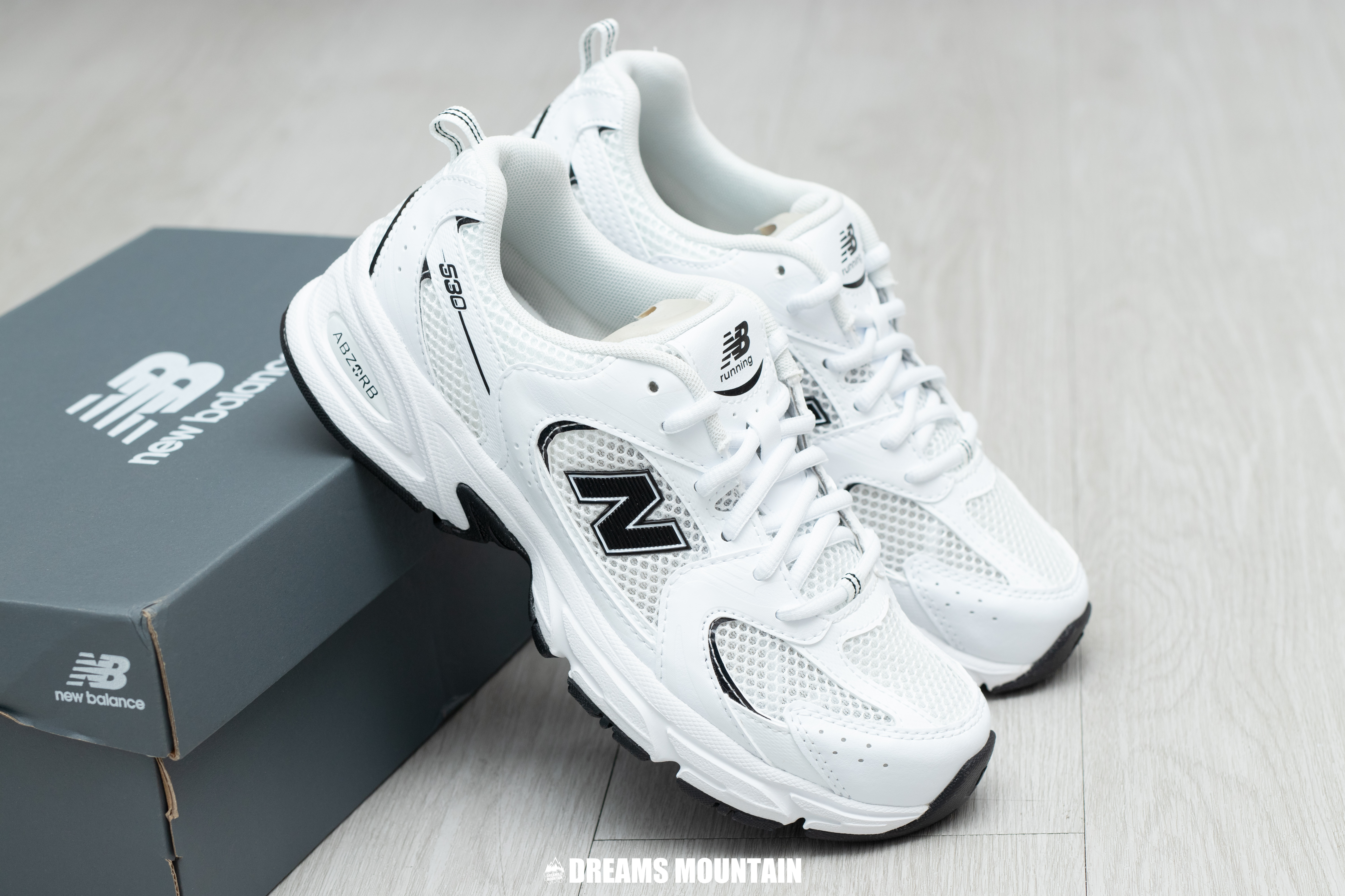 【預訂】NEW BALANCE  530 白黑-GS