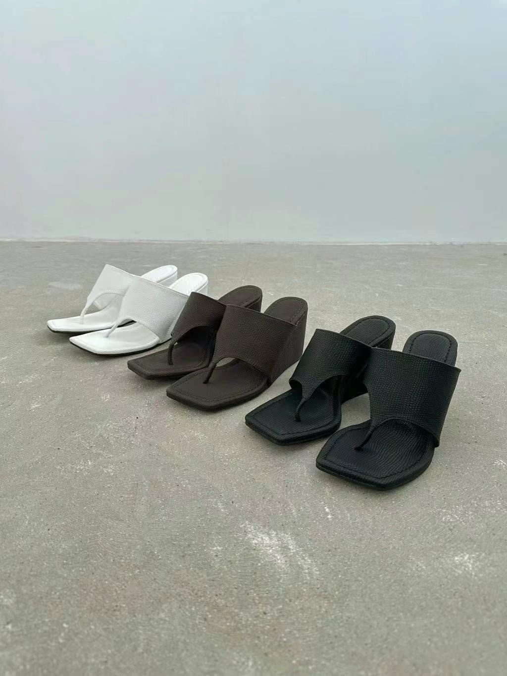 寬版夾腳厚底高跟（7cm)