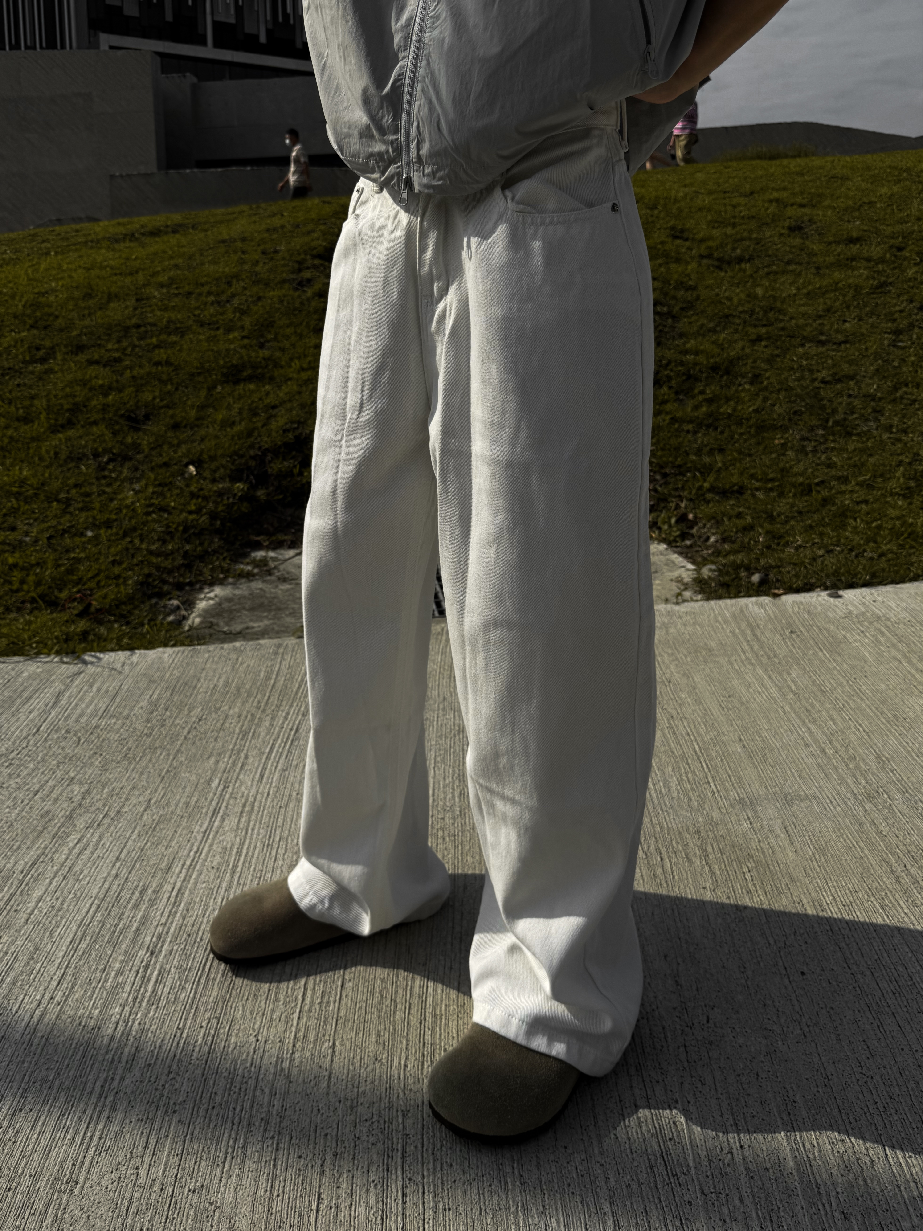 (現貨) 質感白垂墜牛仔褲