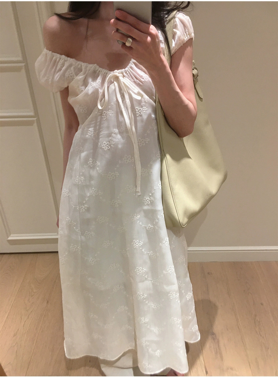 6W17 甜美感綁帶立體刺繡洋裝 一色