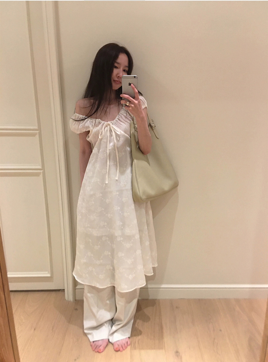 6W17 甜美感綁帶立體刺繡洋裝 一色