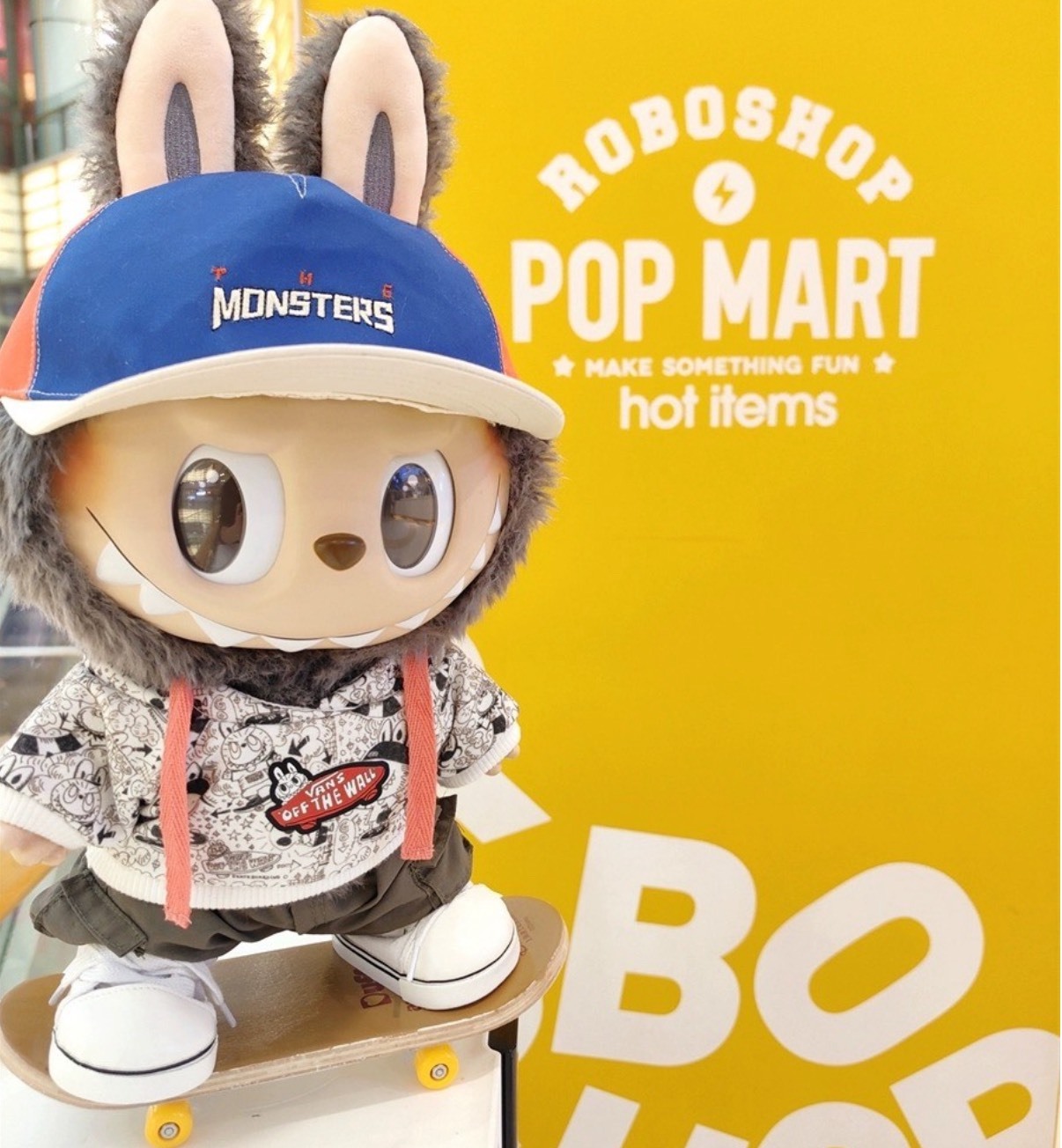labubu vans ラブブ バンズ 超激レア popmart ポップマート LABUBU / ラブブ x VANS / ヴァンズ Tシャツ POPMART ポップマート