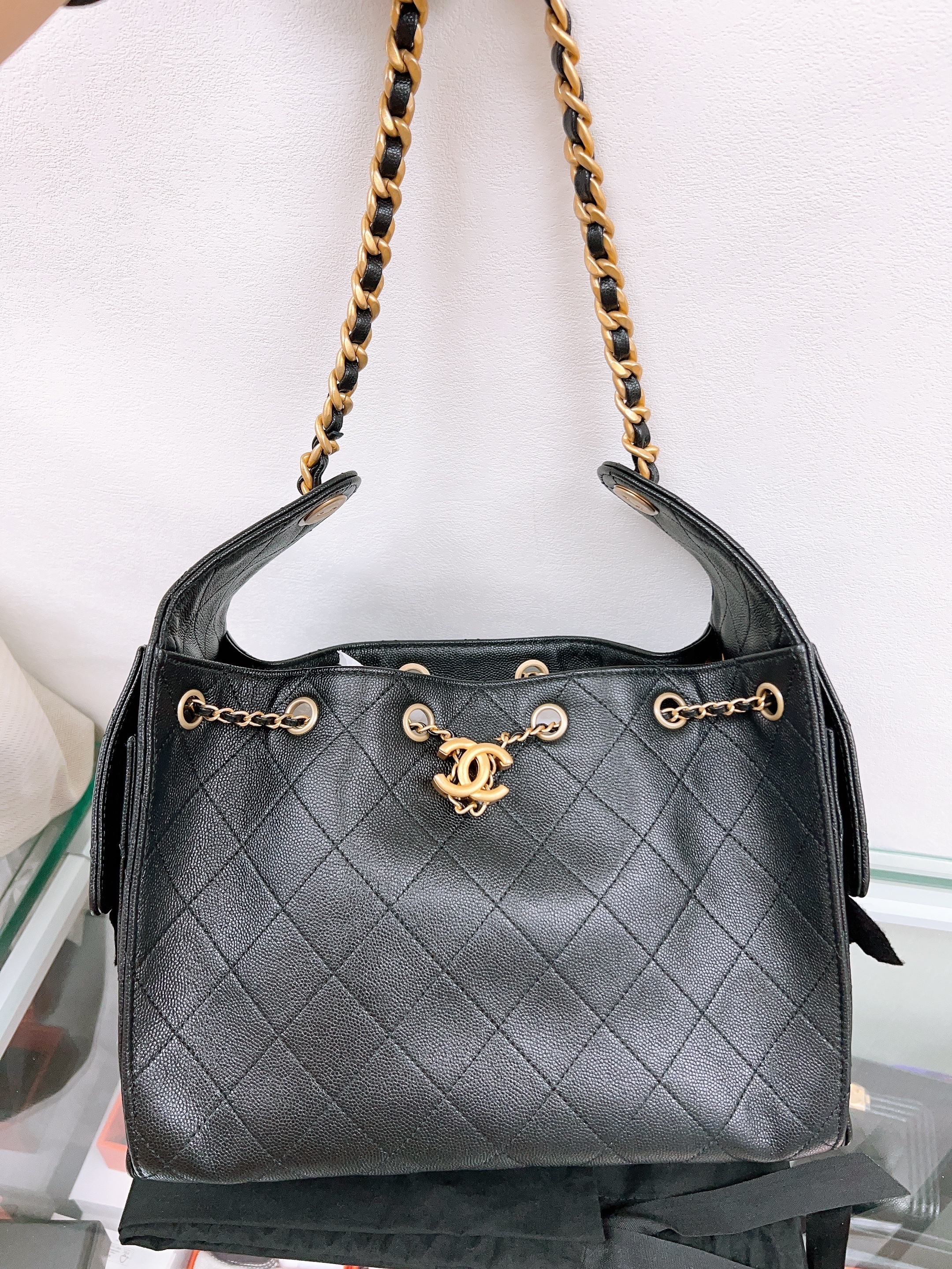 *Unused* Chanel 25 bag small (black caviar GHW)