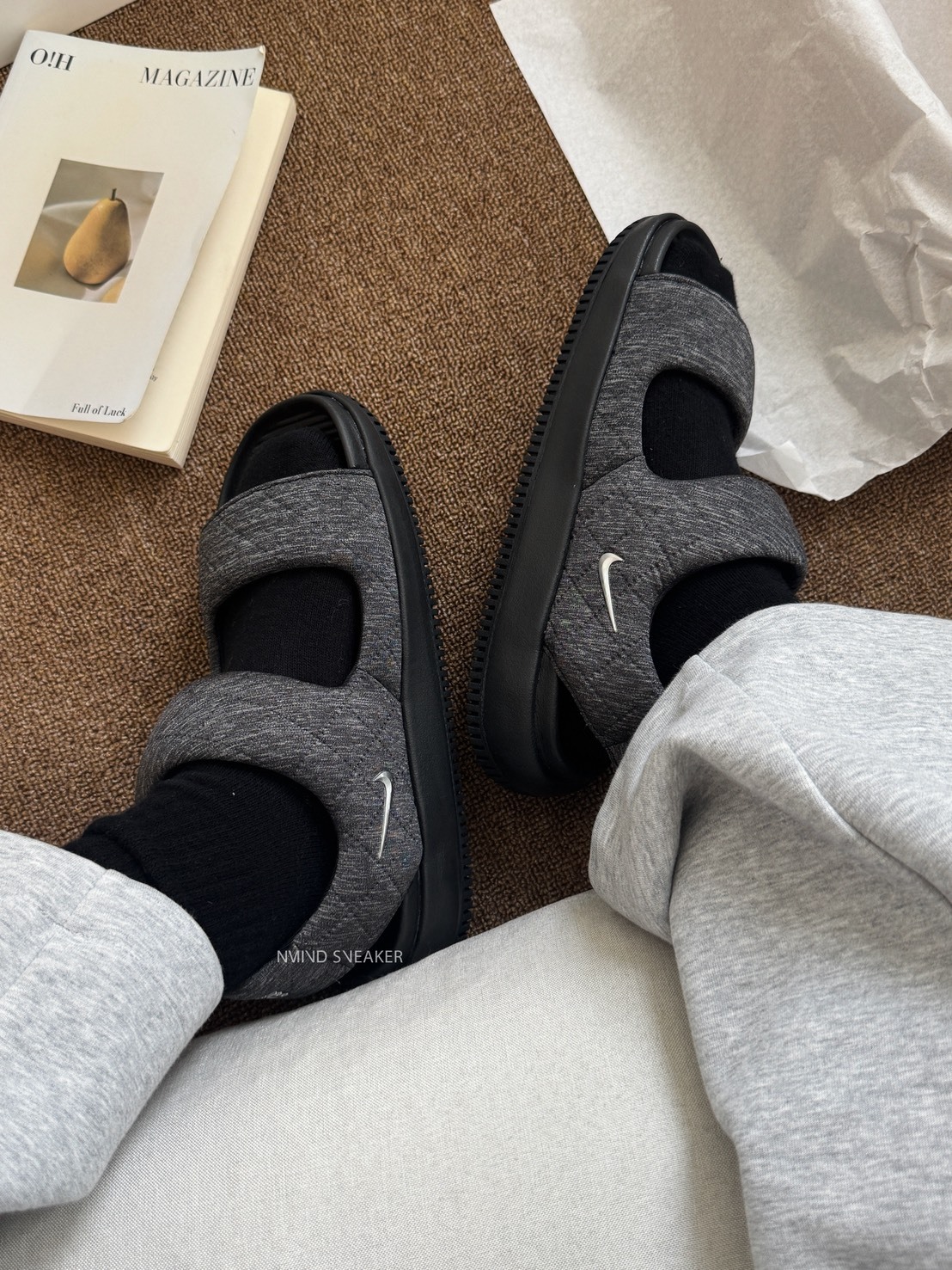 <零碼> 24/25cm-Nike 厚底麵包涼鞋 炭灰芝麻黑