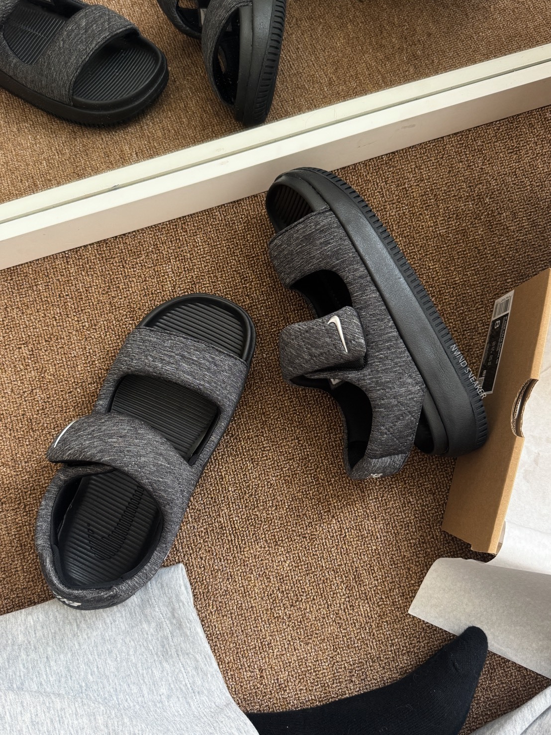 <快速出貨> Nike 厚底麵包涼鞋 炭灰芝麻黑