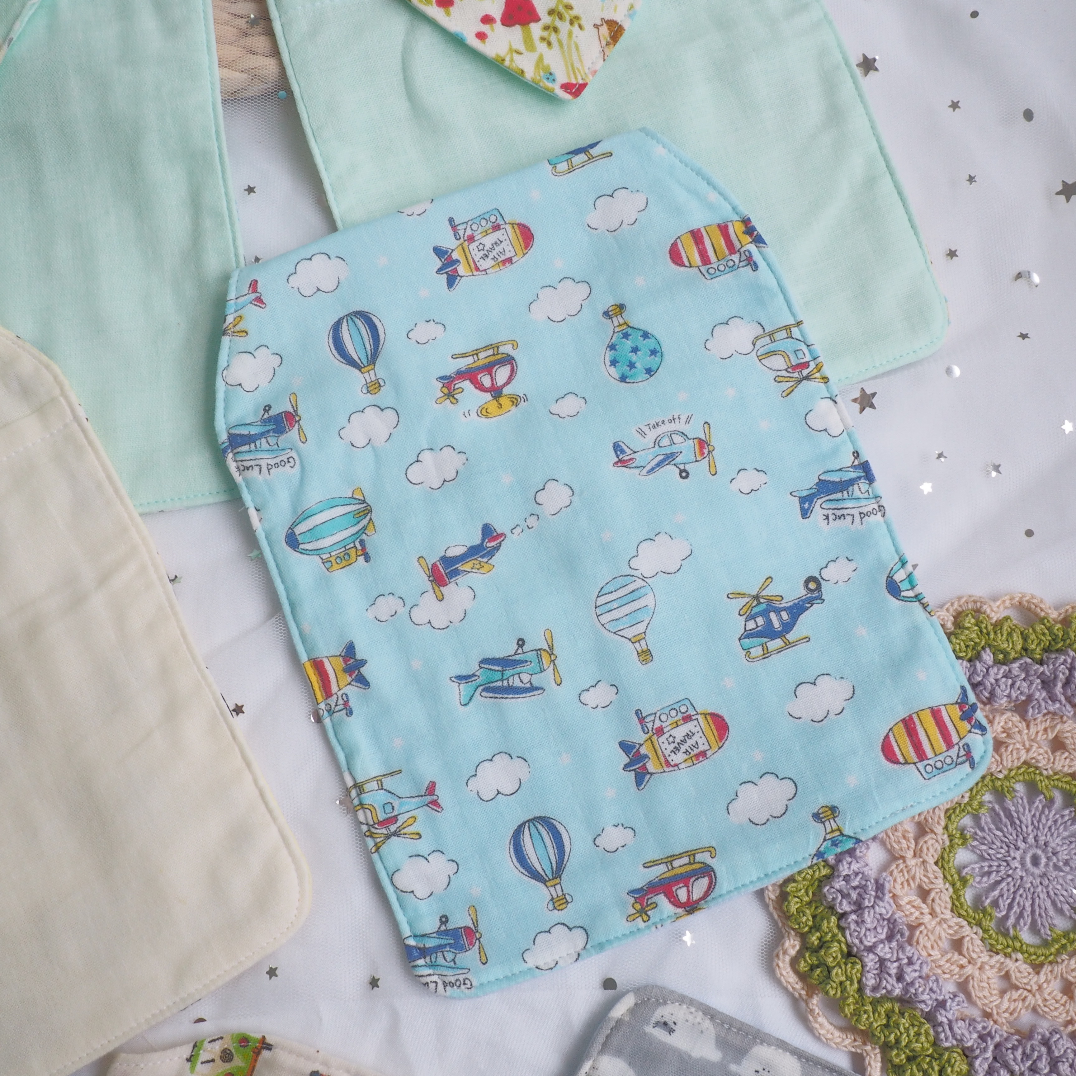 淺藍色飛機與熱氣球圖案汗巾