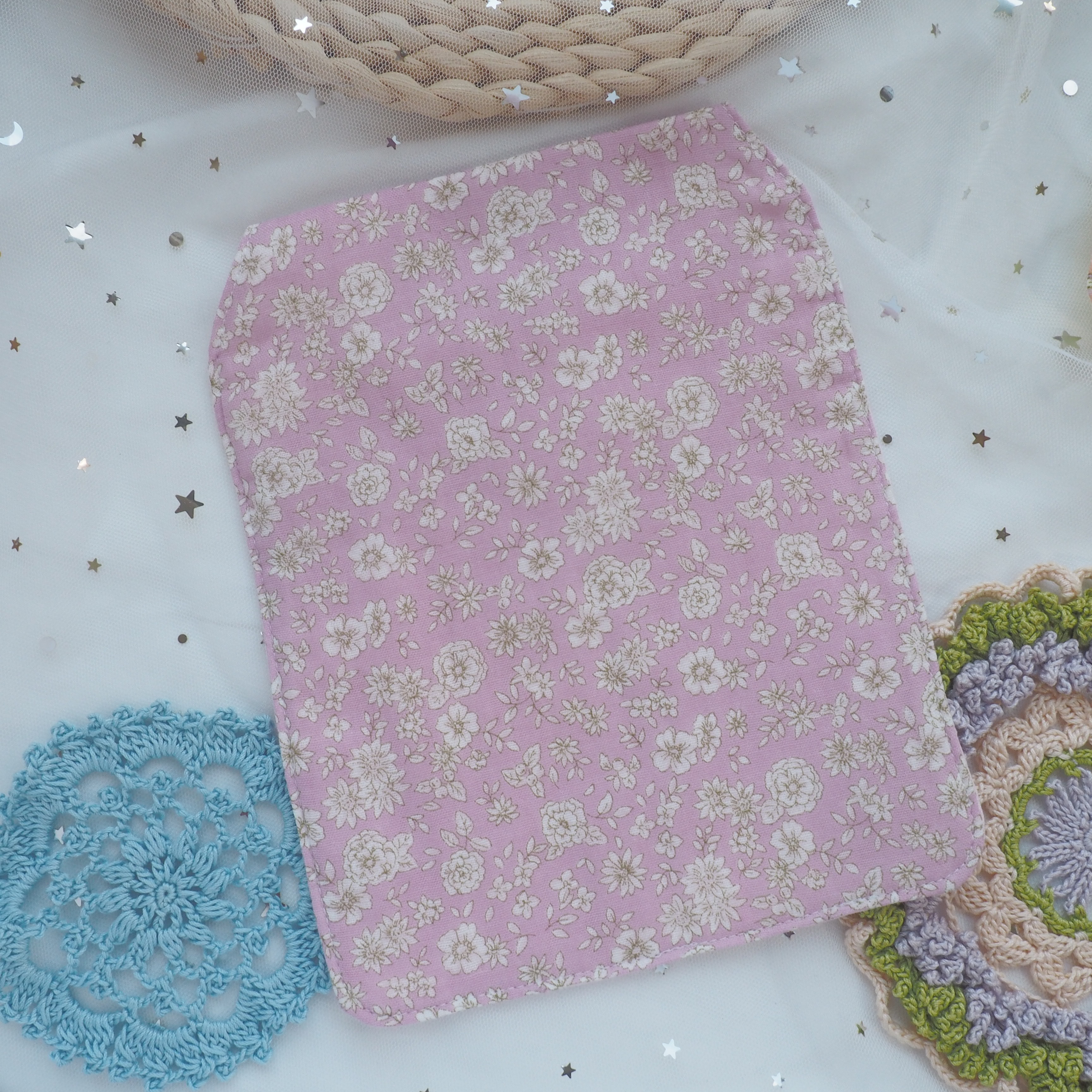 粉紅小碎花圖案汗巾