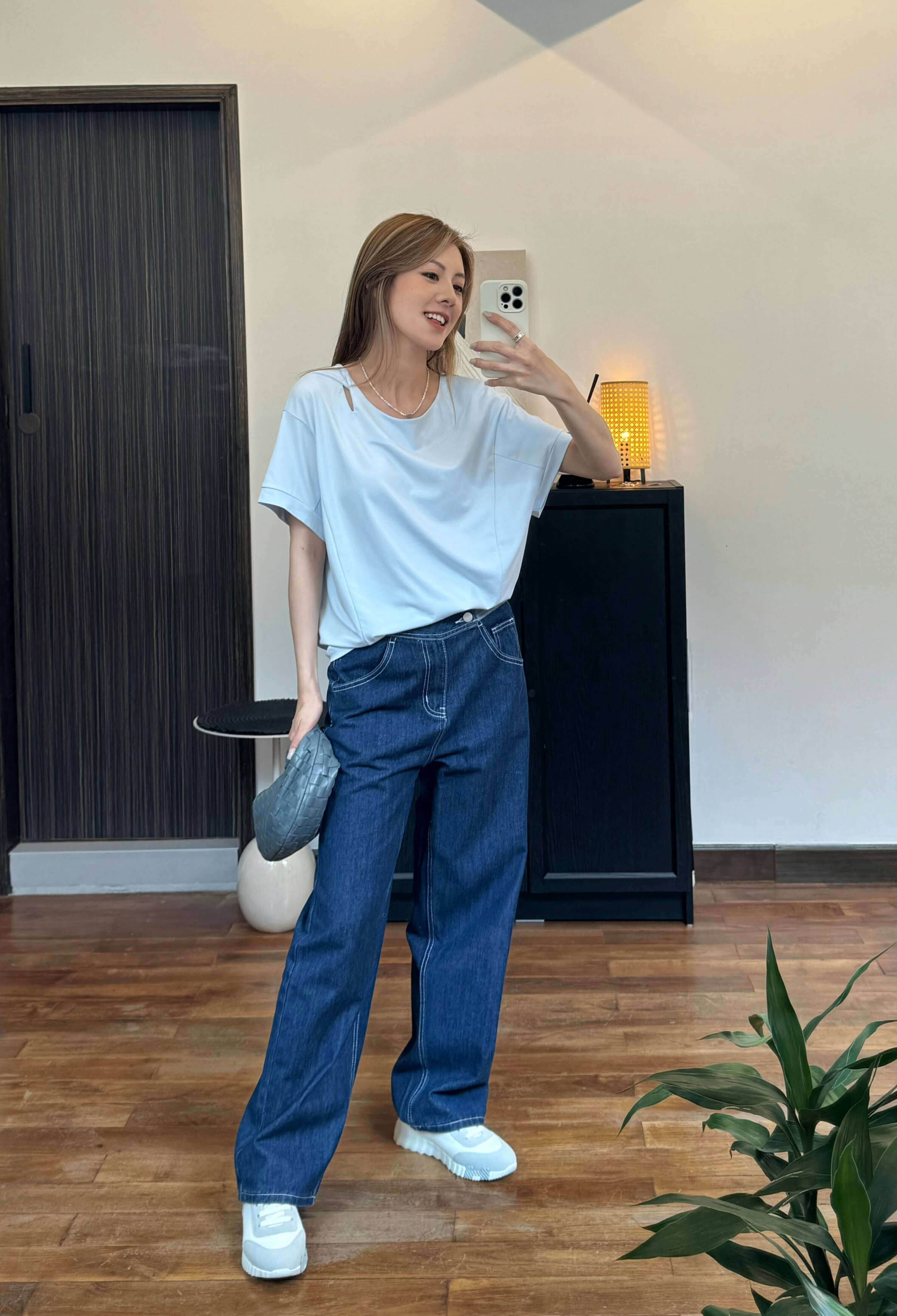 Contrast Waist Dark Wash Straight Leg Jeans_JE253L09