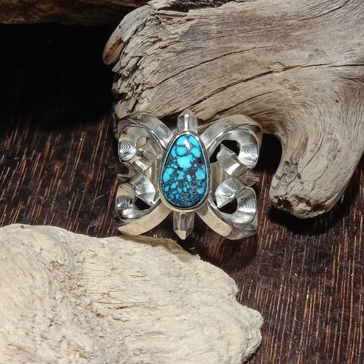 *Black Venom Jewelry- Freedom & Prayer 雙心花戒鑲Kingman松石