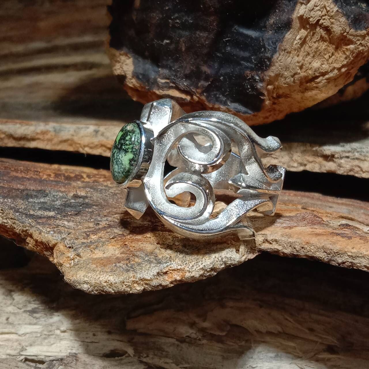 *Black Venom Jewelry- Freedom & Prayer 雙心花戒鑲Damale 磷鋁石