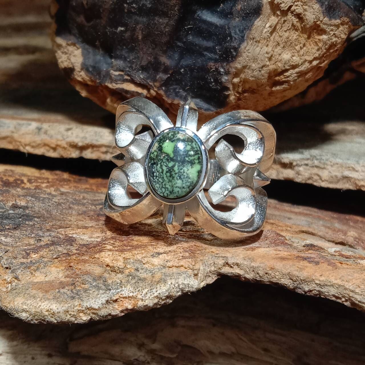 *Black Venom Jewelry- Freedom & Prayer 雙心花戒鑲Damale 磷鋁石