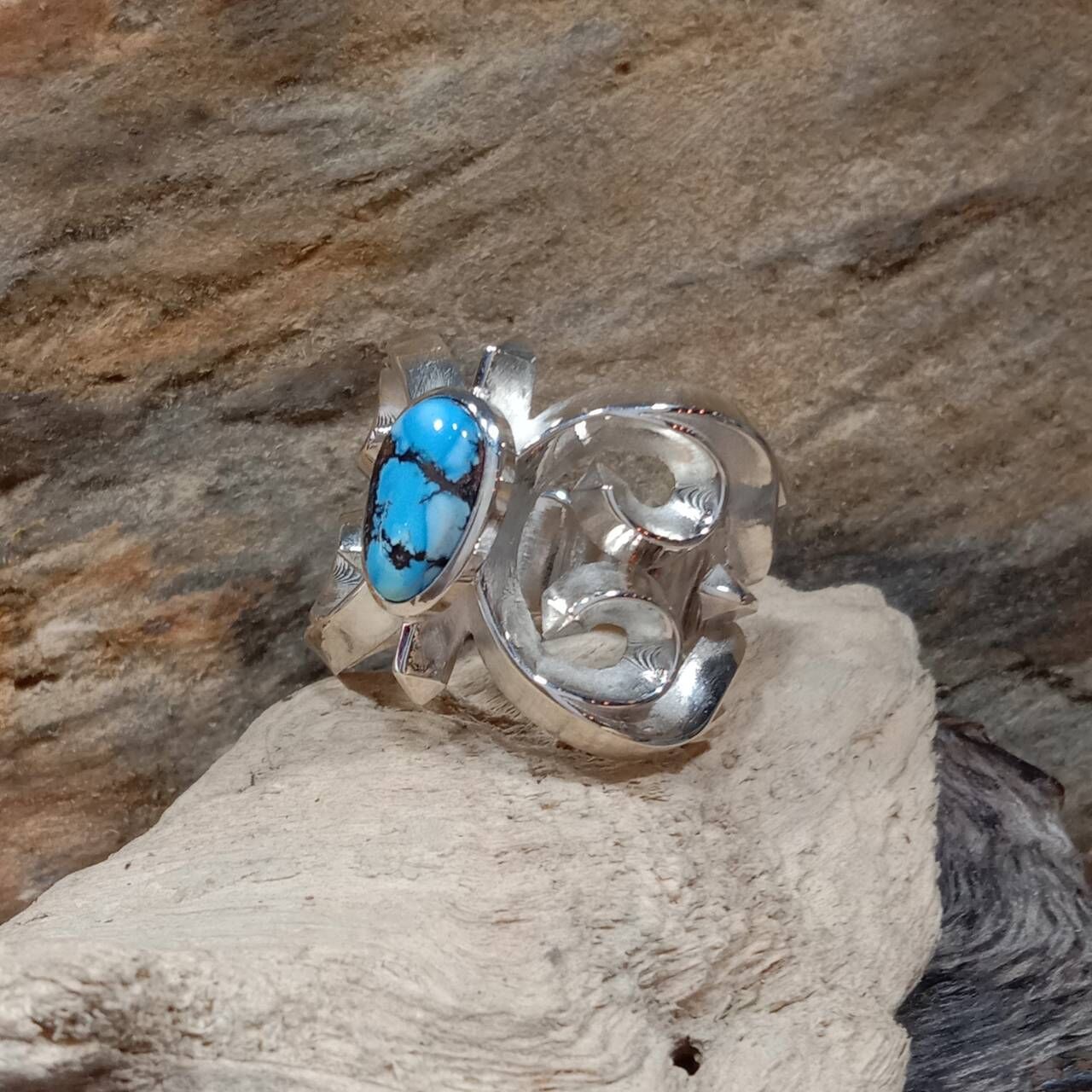 *Black Venom Jewelry- Freedom & Prayer 雙心花戒鑲Golden Hill 松石