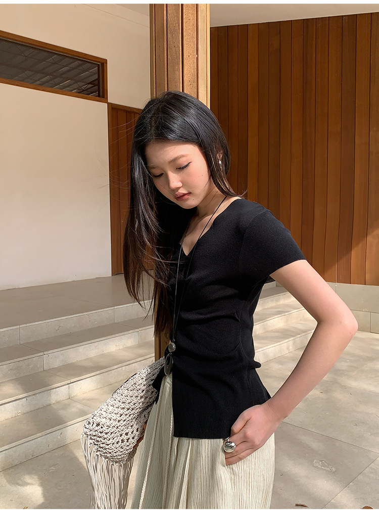 6W22 小心機V領抓皺縮腰上衣 六色