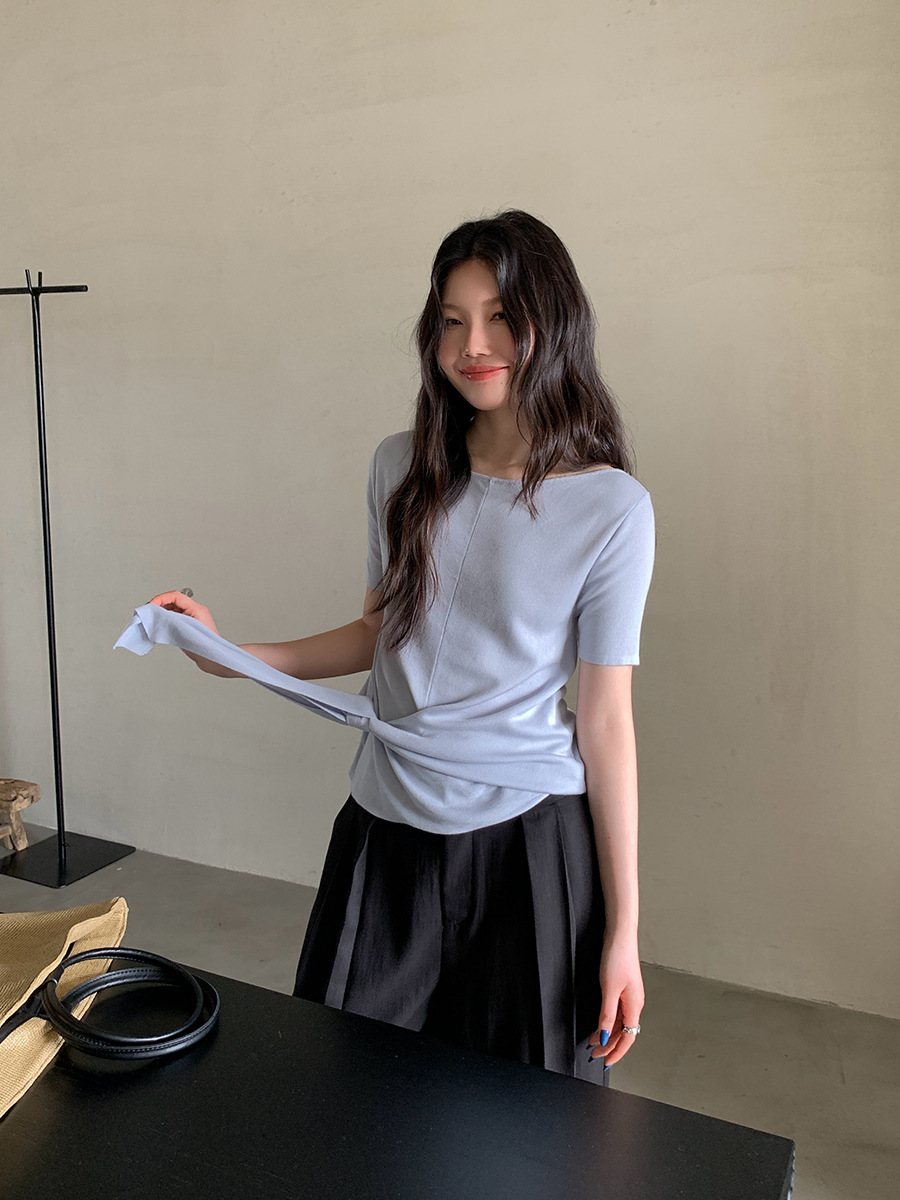 6W21 極簡設計感綁帶造型上衣 五色