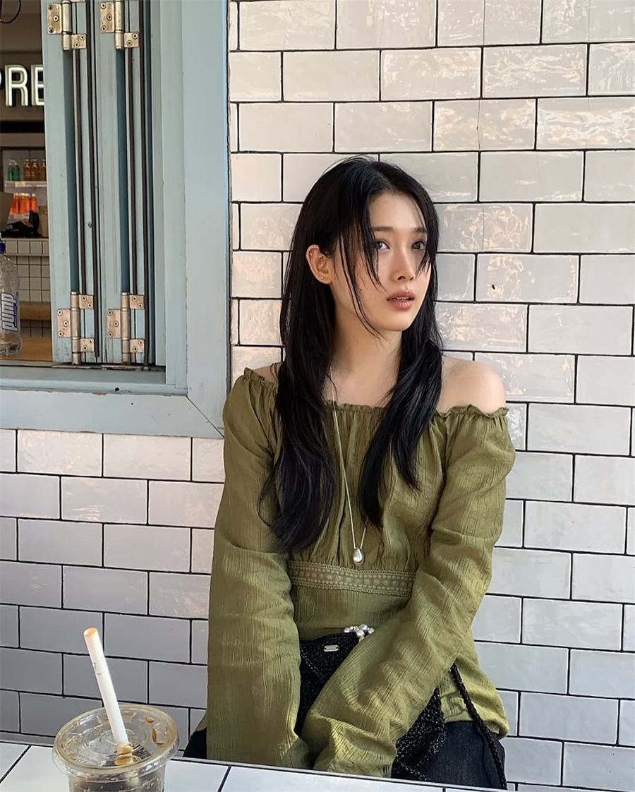 6W03 浪漫別緻蕾絲圓領上衣 兩色