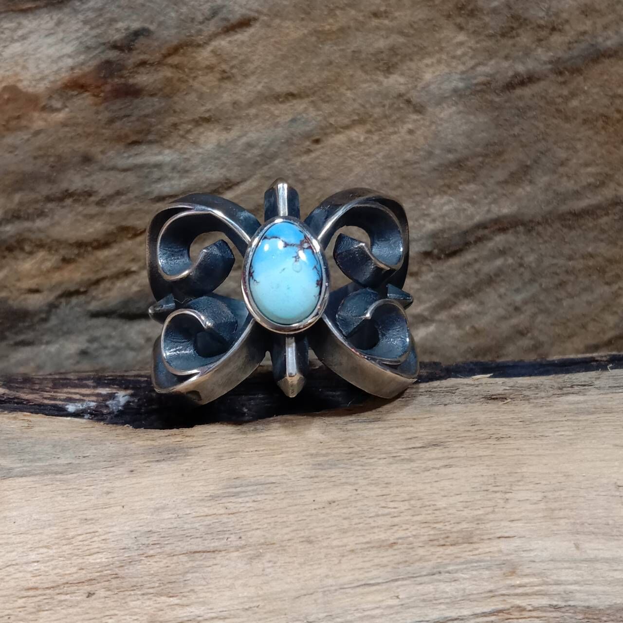 *Black Venom Jewelry- Freedom & Prayer 雙心花戒鑲Golden Hill 松石