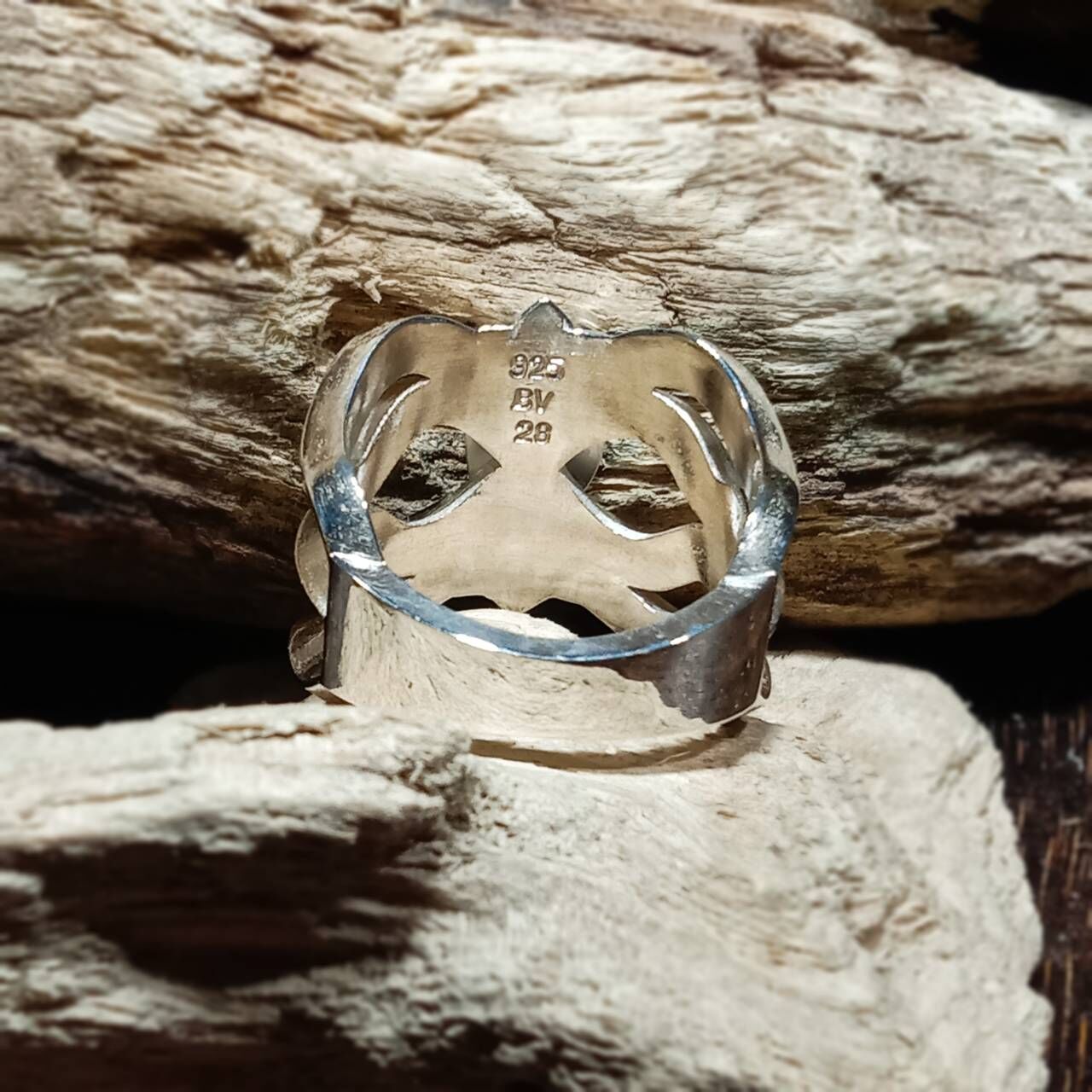 *Black Venom Jewelry- Freedom & Prayer 貓眼花戒鑲Bisbee 松石