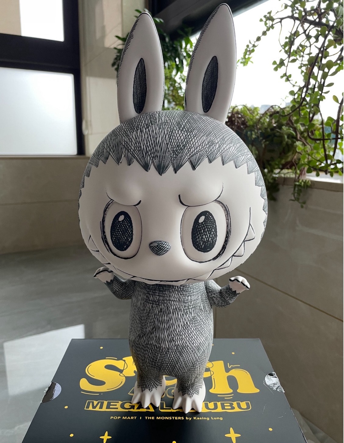 POP MART MEGA LABUBU 400% 素描款｜藝術塗鴉 潮流公仔 收藏擺件